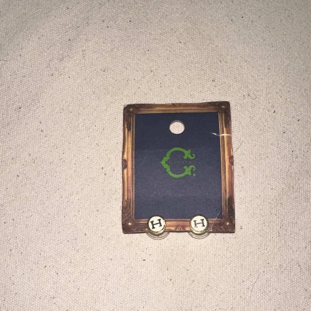 C Wonder Gold Initial H Stud Earrings - Picture 1 of 1